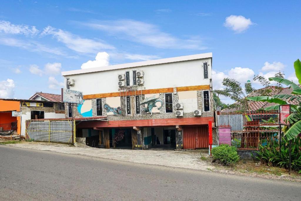 Oyo 90161 Hotel Lendosis Pipa Reja Angkatan 66 باليمبانغْ المظهر الخارجي الصورة